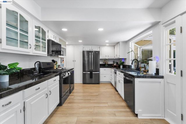5736 Medallion Ct, Castro Valley, CA 94552
