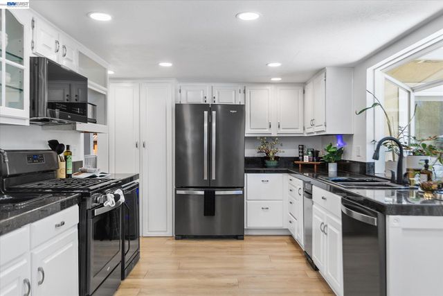 5736 Medallion Ct, Castro Valley, CA 94552