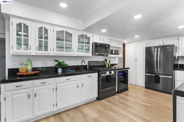 5736 Medallion Ct, Castro Valley, CA 94552
