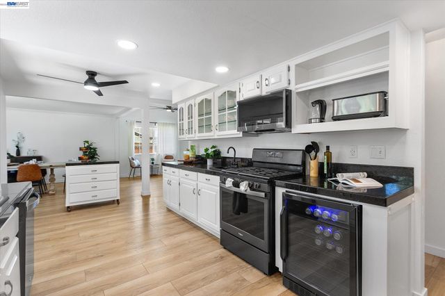 5736 Medallion Ct, Castro Valley, CA 94552