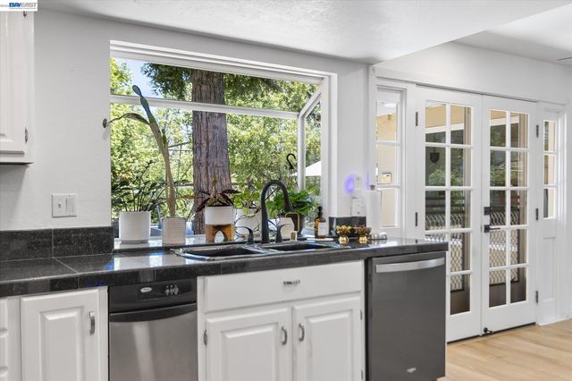 5736 Medallion Ct, Castro Valley, CA 94552