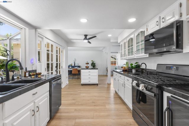 5736 Medallion Ct, Castro Valley, CA 94552