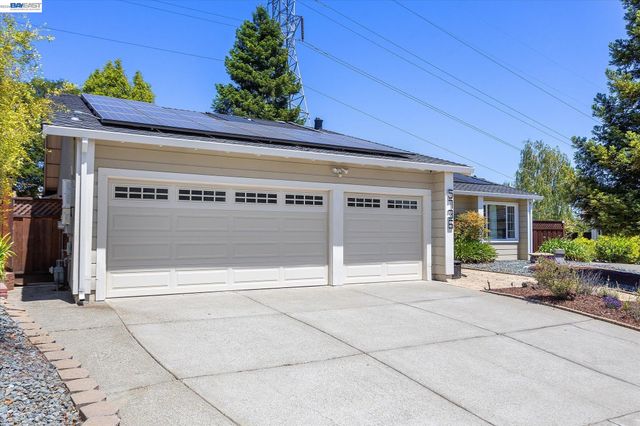 5736 Medallion Ct, Castro Valley, CA 94552