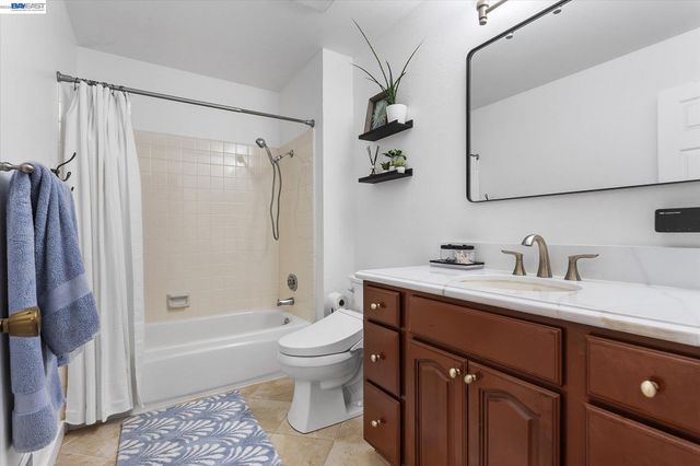 5736 Medallion Ct, Castro Valley, CA 94552