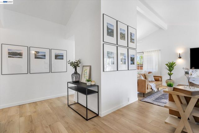 5736 Medallion Ct, Castro Valley, CA 94552
