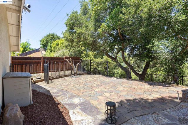 5736 Medallion Ct, Castro Valley, CA 94552