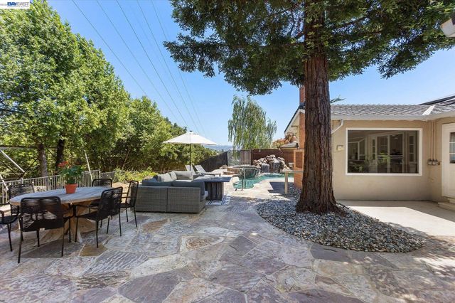5736 Medallion Ct, Castro Valley, CA 94552