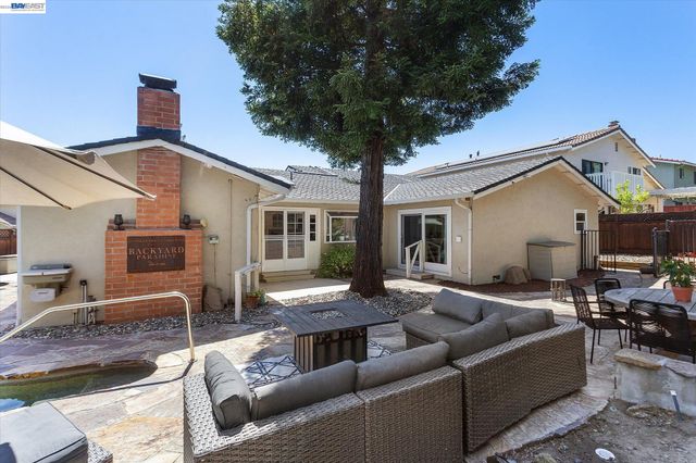 5736 Medallion Ct, Castro Valley, CA 94552