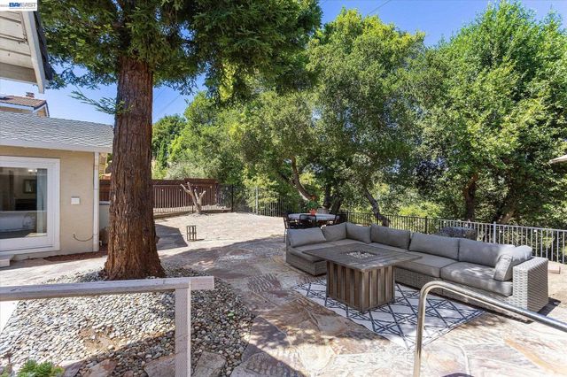 5736 Medallion Ct, Castro Valley, CA 94552