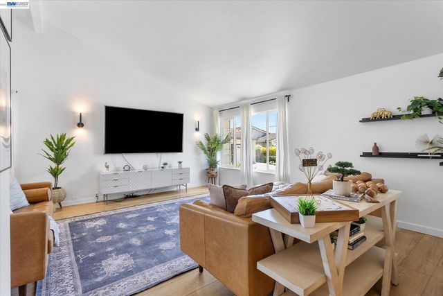 5736 Medallion Ct, Castro Valley, CA 94552