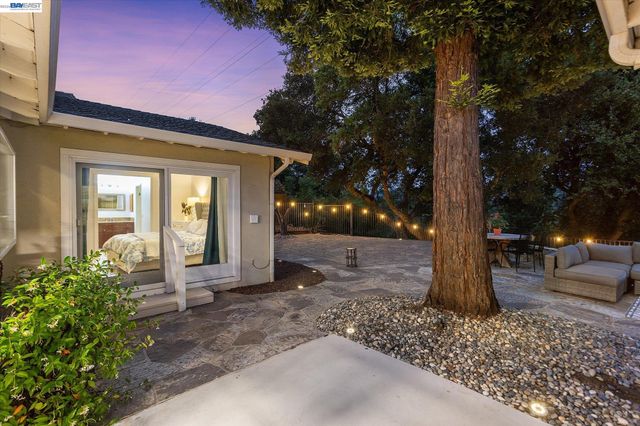 5736 Medallion Ct, Castro Valley, CA 94552