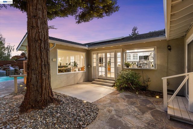 5736 Medallion Ct, Castro Valley, CA 94552