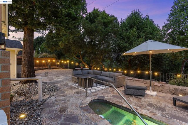5736 Medallion Ct, Castro Valley, CA 94552