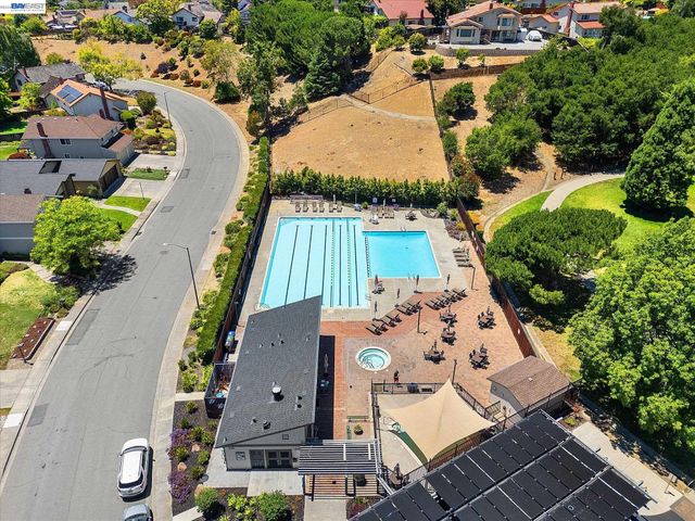 5736 Medallion Ct, Castro Valley, CA 94552