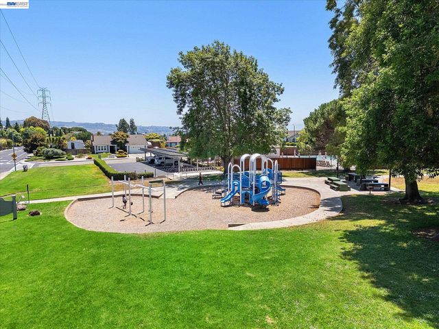 5736 Medallion Ct, Castro Valley, CA 94552
