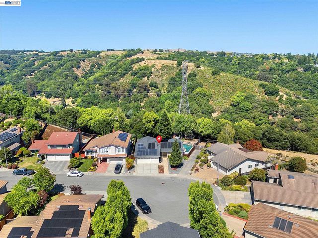 5736 Medallion Ct, Castro Valley, CA 94552