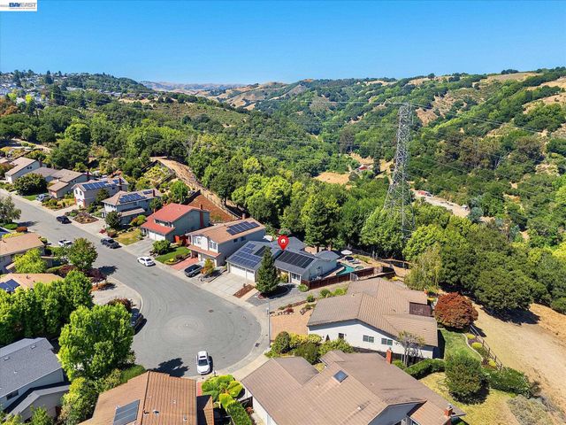 5736 Medallion Ct, Castro Valley, CA 94552
