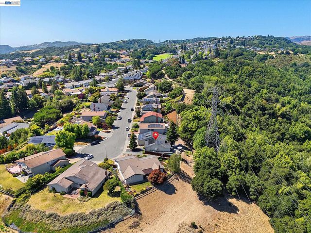 5736 Medallion Ct, Castro Valley, CA 94552