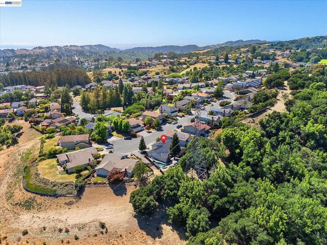 5736 Medallion Ct, Castro Valley, CA 94552