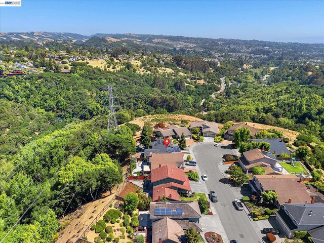 5736 Medallion Ct, Castro Valley, CA 94552