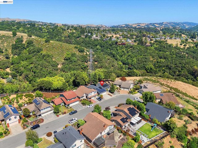 5736 Medallion Ct, Castro Valley, CA 94552