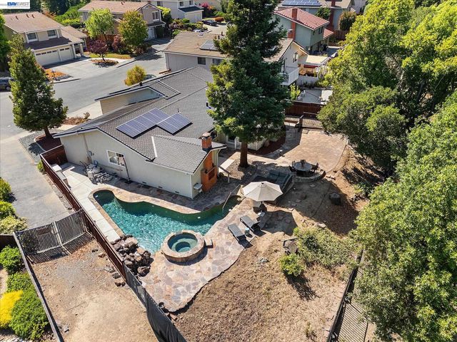 5736 Medallion Ct, Castro Valley, CA 94552
