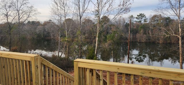 325 Brownstone Loop, Elmore, AL 36025