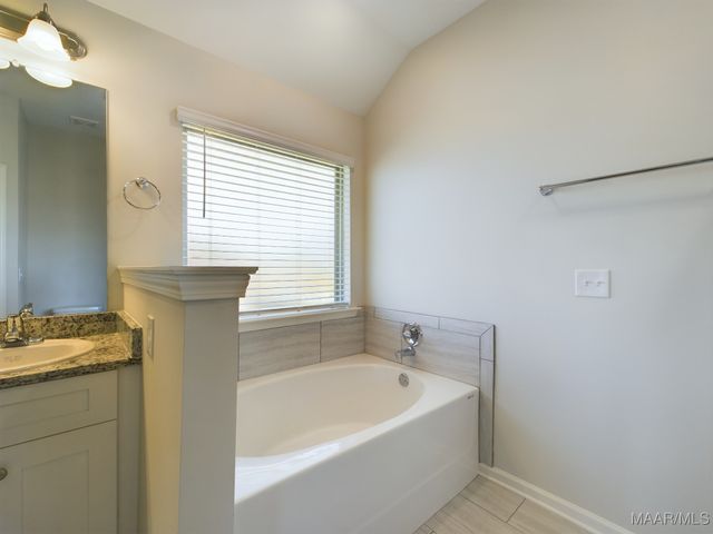 325 Brownstone Loop, Elmore, AL 36025