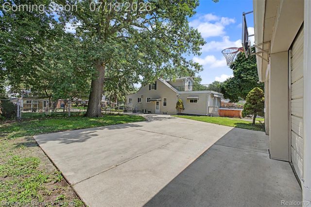 4124 Jackson Street, Dearborn Heights, MI 48125