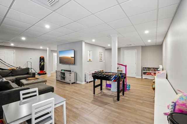 75 Silver Fox Rd, Franklin, MA 02038
