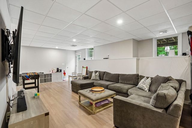 75 Silver Fox Rd, Franklin, MA 02038