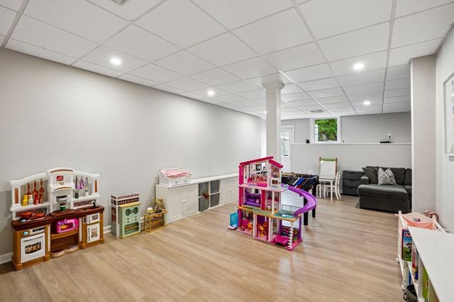 75 Silver Fox Rd, Franklin, MA 02038