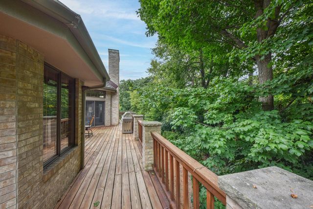 W131N7931 Country Club COURT, Menomonee Falls, WI 53051