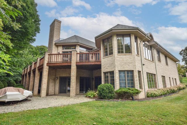 W131N7931 Country Club COURT, Menomonee Falls, WI 53051