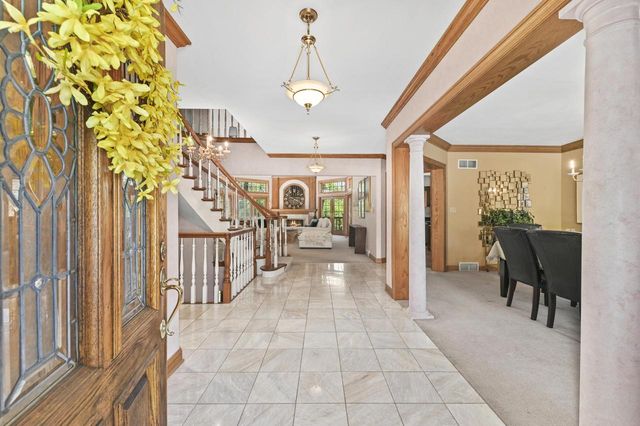 W131N7931 Country Club COURT, Menomonee Falls, WI 53051