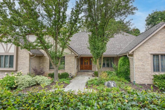 W131N7931 Country Club COURT, Menomonee Falls, WI 53051