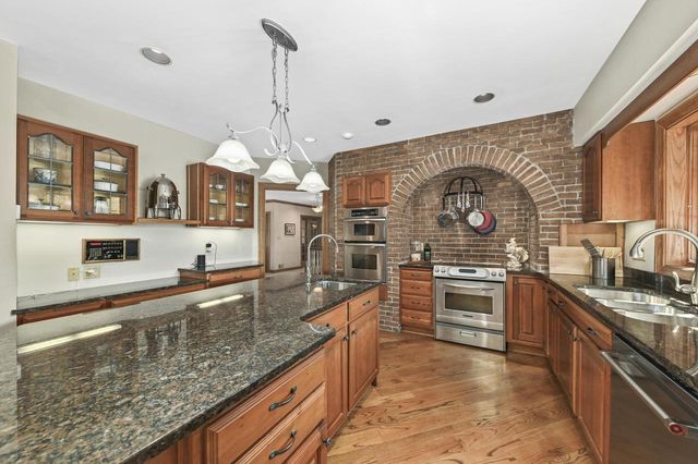 W131N7931 Country Club COURT, Menomonee Falls, WI 53051
