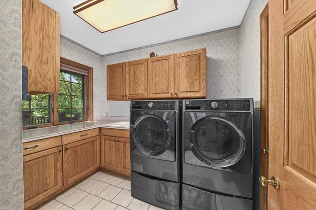 W131N7931 Country Club COURT, Menomonee Falls, WI 53051