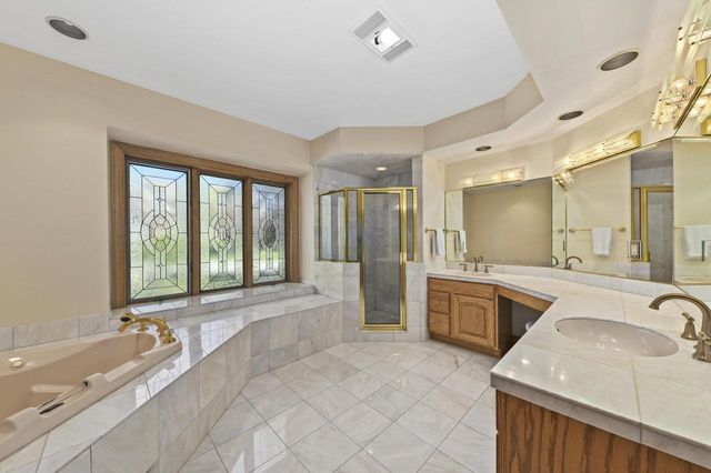 W131N7931 Country Club COURT, Menomonee Falls, WI 53051