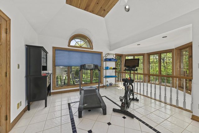 W131N7931 Country Club COURT, Menomonee Falls, WI 53051