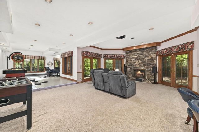 W131N7931 Country Club COURT, Menomonee Falls, WI 53051