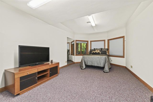 W131N7931 Country Club COURT, Menomonee Falls, WI 53051