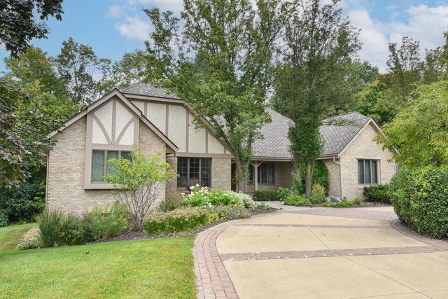 W131N7931 Country Club COURT, Menomonee Falls, WI 53051