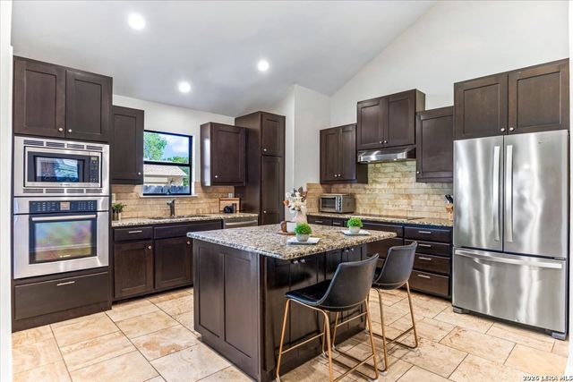 1715 Encino Crst, San Antonio, TX 78259
