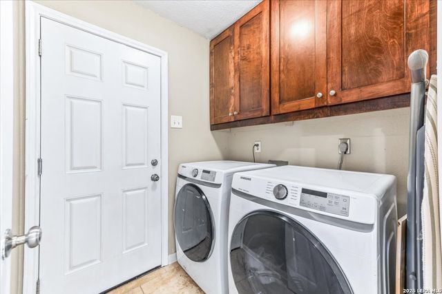 1715 Encino Crst, San Antonio, TX 78259