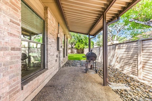 1715 Encino Crst, San Antonio, TX 78259