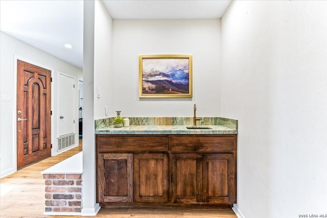 1715 Encino Crst, San Antonio, TX 78259