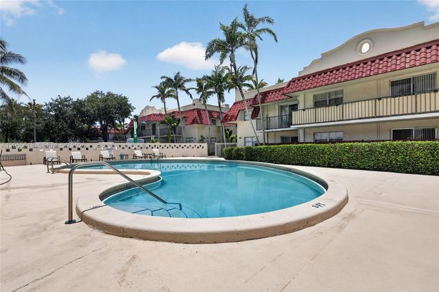 6709 N Kendall Drive 220, Pinecrest, FL 33156