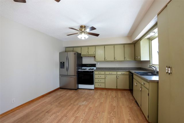 4563 Fairview Drive, Pleasant Hill, IA 50327