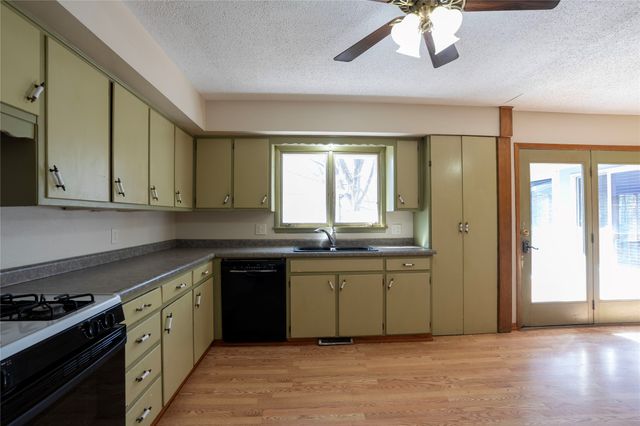 4563 Fairview Drive, Pleasant Hill, IA 50327